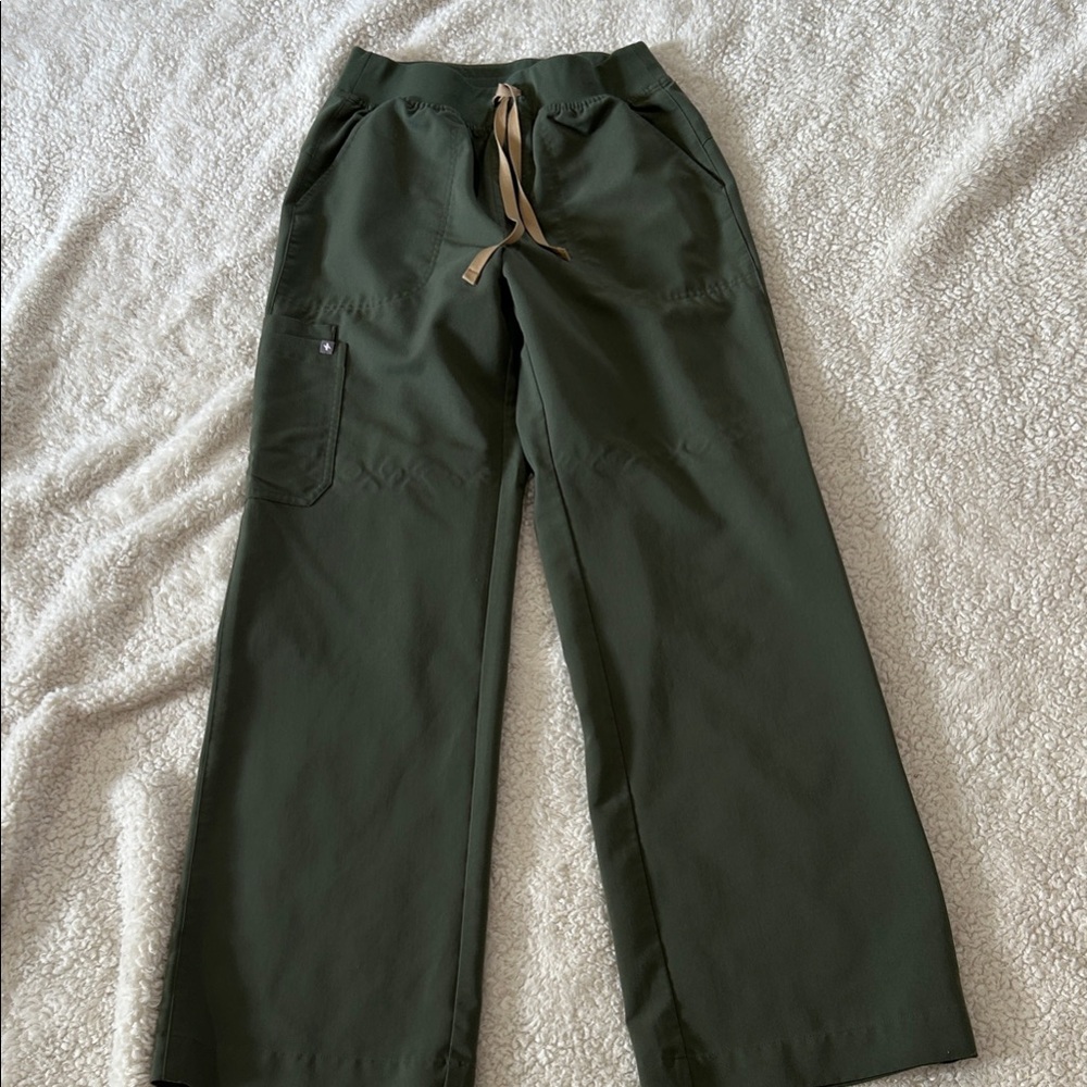 Figs Women’s Olive Green Scrub Cargo Pants Medium Tall
